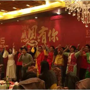 設(shè)計師的華麗變身 年會才藝光芒四射